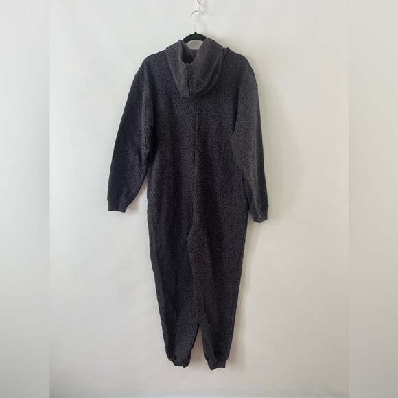 Fabletics one piece leopard print tracksuit - Picture 3 of 7